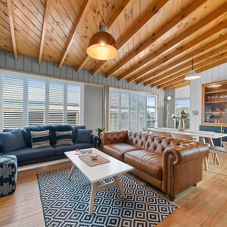 The Walnut Tree House - Martinborough Holiday Home 외부 사진